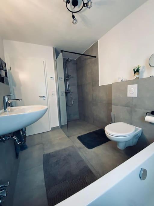 Grosse Moderne Ferienwohnung Auch Als Monteur Unterkunft Nutzbar, In Stolberg - Vicht Luaran gambar