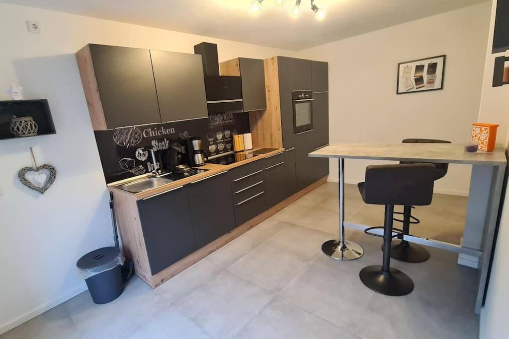 Grosse Moderne Ferienwohnung Auch Als Monteur Unterkunft Nutzbar, In Stolberg - Vicht Luaran gambar