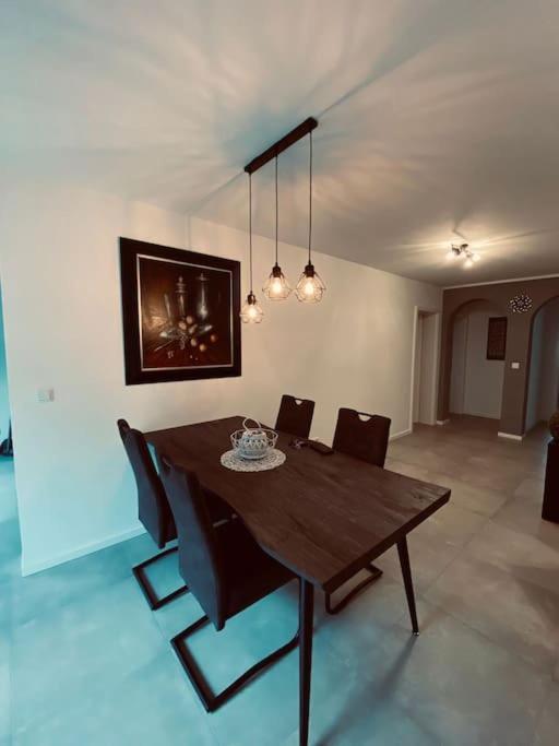Grosse Moderne Ferienwohnung Auch Als Monteur Unterkunft Nutzbar, In Stolberg - Vicht Luaran gambar