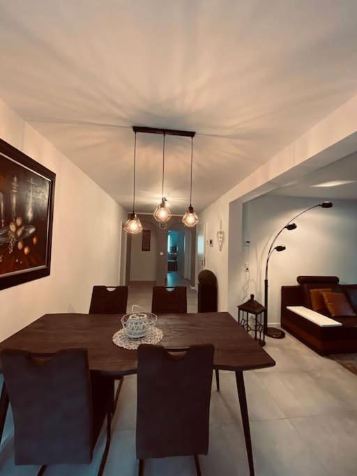 Grosse Moderne Ferienwohnung Auch Als Monteur Unterkunft Nutzbar, In Stolberg - Vicht Luaran gambar